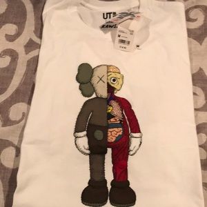 KAWS Uniqlo Tee shirt